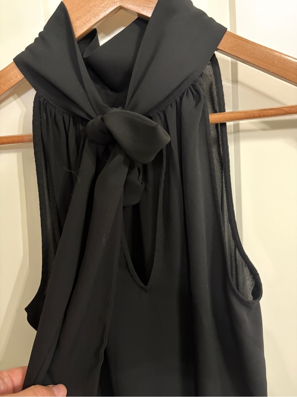 Beautiful J Crew Sleeveless Black Mock Neck Tie back Blouse size 6. Stunning - Picture 6 of 9